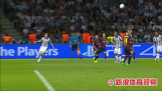 尤文全队抗议裁判苏神进球前巴萨逃点球图