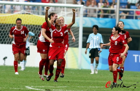图文-[奥运会]加拿大女足VS阿根廷 加拿大队员庆祝