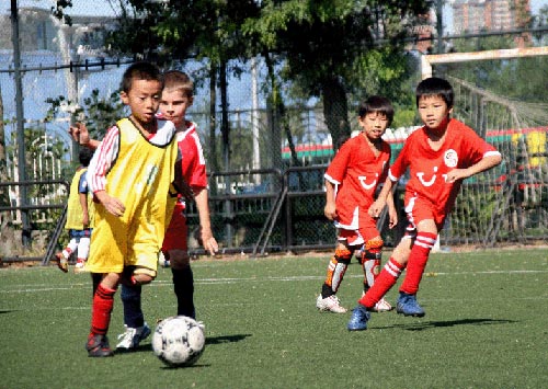 重庆高校教职工足球赛淘汰赛第一轮比赛综述渝超联赛-重庆城市足球联赛赛程-直播比分入口