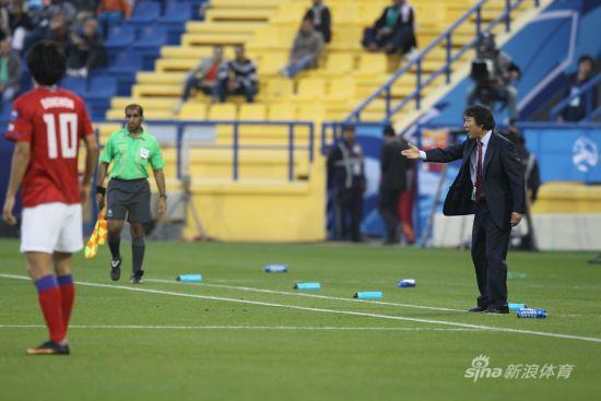 图文-[亚洲杯]澳大利亚VS韩国 主教练大声斥责