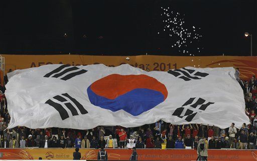 图文-[亚洲杯]韩国VS伊朗 球迷传递超大韩国国