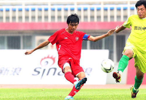 图文-[北京杯]广州五中3-2回民中学 封堵射门_