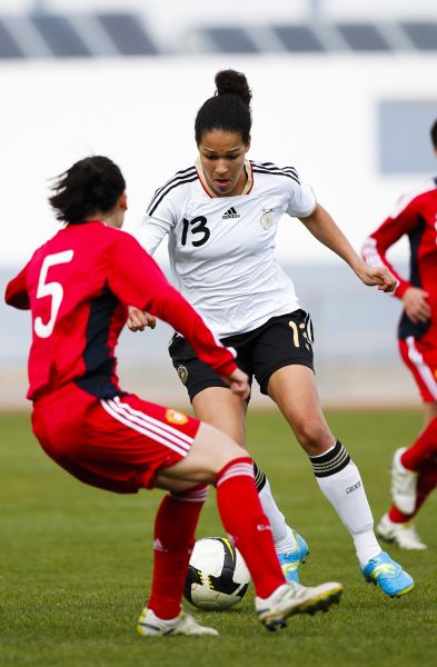 图文-[阿尔加夫杯]德国1-0中国 翁新芝与