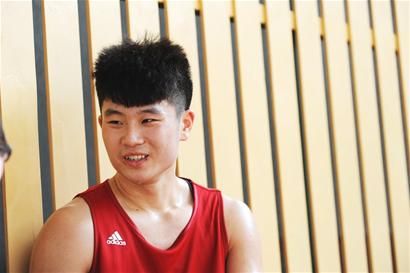 17岁许周顺成助攻抢断双王 进步神速他是川篮