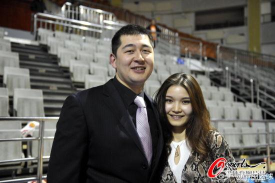 买吾兰从佛山归来改行当解说 与女友明年完婚(图) zt