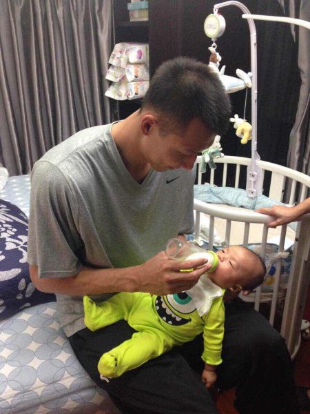 易建联为儿子摆百天宴英文名 易建联英文名G