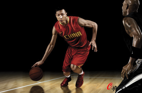 图文-北京奥运篮球明星写真集 易建联大秀一把