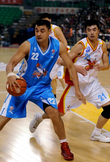 图文-[CBA第21轮]青岛VS福建 刘玉栋带球突破