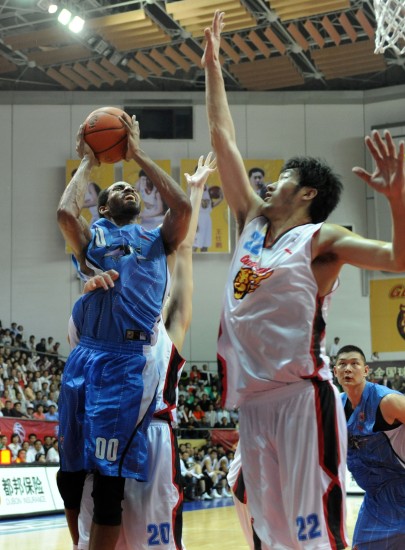 图文-[CBA第27轮]广东124-101北京 波兹曼投篮