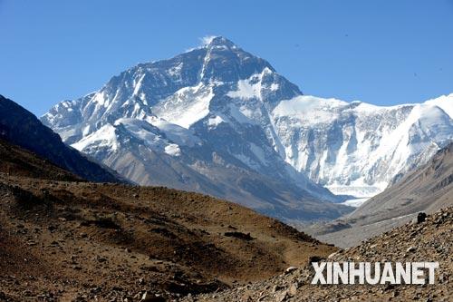 世界屋脊壮丽雄伟 珠穆朗玛峰今更显俊美之景(组图)