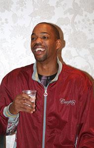 着装谁最帅:街球王休闲写意老尤因成熟稳重(图