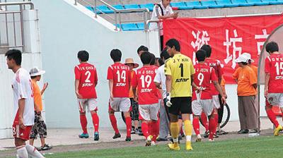 韩国球员集体罢赛。 