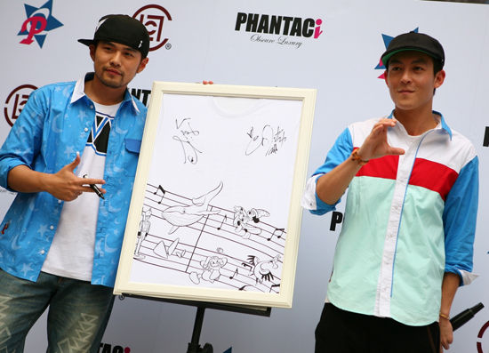 EDCx周董开启CLOT&PHANTACi合作计划 亲身演绎Disney_我为鞋狂_新浪竞技风暴_新浪网