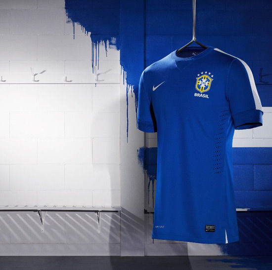 巴西队2013客场球衣发布 每套队服原料为13个