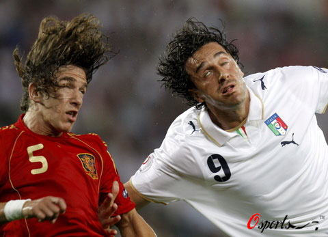 图文-[欧洲杯]西班牙VS意大利 最强最眩晕的头