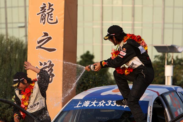 韩寒-路线拉力赛柳州站v韩寒图文仪式高中喷孙强香槟亚太龙游 韩寒-路线拉力赛柳州站v韩寒图文仪式高中喷孙强香槟亚太龙游