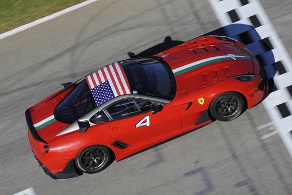 图文-法拉利车队2010年会 头顶美国国旗的599