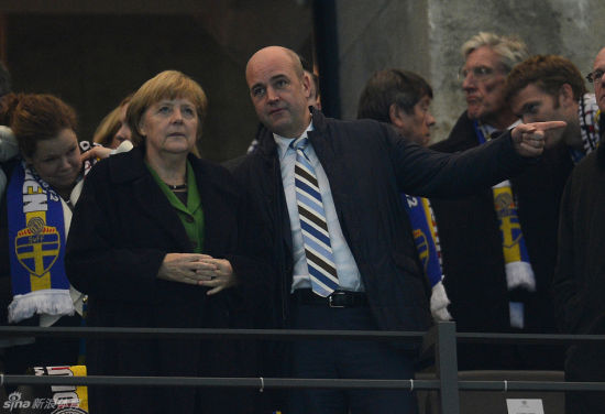 �¹�����Ĭ�˶�(��)�������������Ѷ���(��)�ڿ�̨�Ϲۿ��˱�������