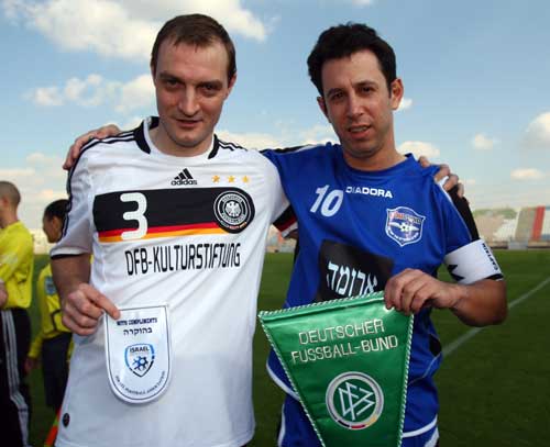 图文德国足球队与以色列友谊赛我们是兄弟