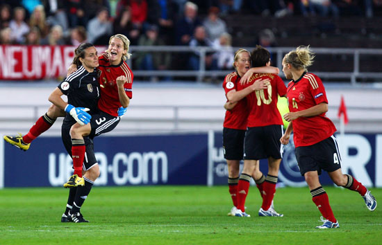 ͼ��-�¹��ʶ�09����Ů��ŷ�����ھ���ף�ܿ�Ұ