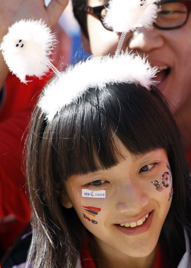 图文-世界杯美女与足球共舞 韩国球迷可爱装扮