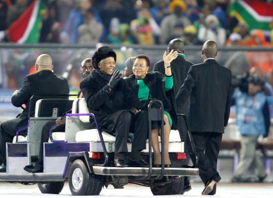 图文-2010年南非世界杯闭幕举行 曼德拉挥手致