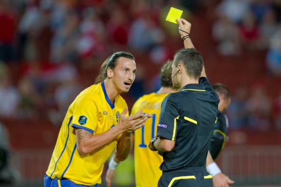 图文热身赛匈牙利21瑞典伊布向裁判申诉黄牌