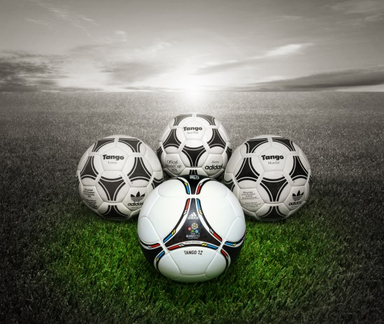 图文-2012年欧洲杯比赛用球发布 探戈12设计