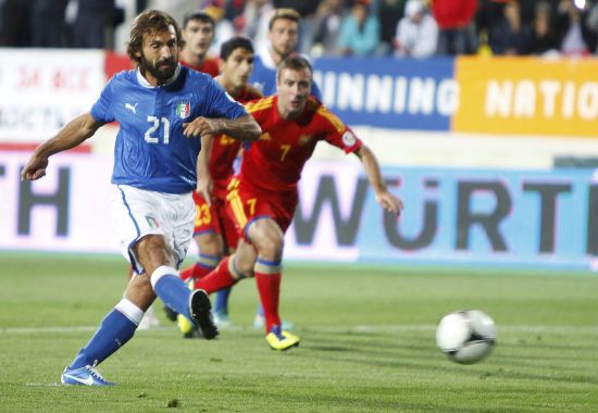 图文-世预赛亚美尼亚1-3意大利 皮尔洛点球一蹴