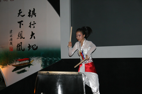 美女-第4届美女巅峰对决开幕式韩国图文黑鼓围棋感性视频的吻图片
