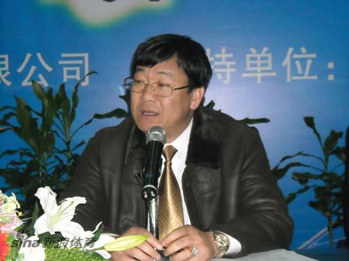 图文-2009象棋个人赛颁奖 赞助商杨汝明董事长