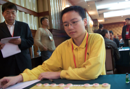 图文-象棋个人赛最终轮现场 未来的棋王郑惟桐