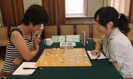 图文-智英会象棋女子选拔最终轮 刘欢战和陈丽淳