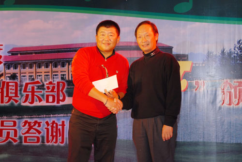 图文-京南俱乐部答谢赛收杆 会员净杆冠军曲海