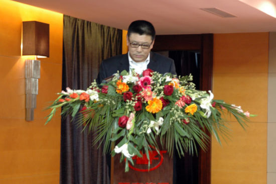 亚泰足球董事长刘玉明在签约仪式上发言