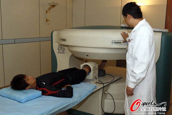 图文-肖智上半赛季因伤报销 MRI检查过程中_国