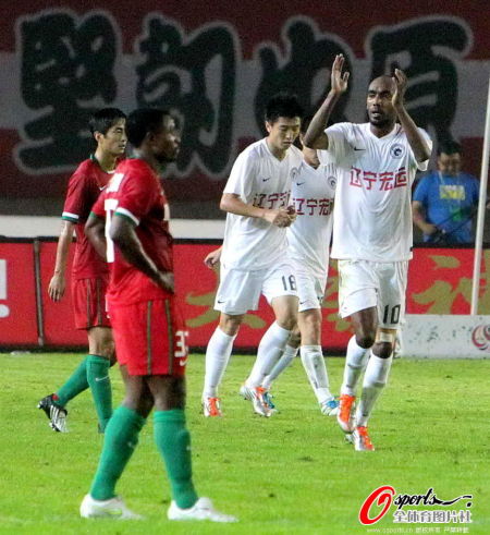 图文-[中超]河南2-1辽宁 高中锋奥托先拔头筹_