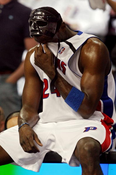 图文-[NBA季后赛]凯尔特人VS活塞恐怖“面具人”