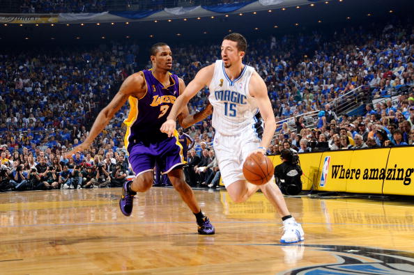 图文-[总决赛V]湖人vs魔术 特克格鲁稳健突破