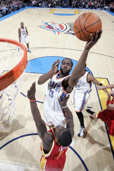 图文-[常规赛]火箭100-91雷霆 哈登强行上篮_篮