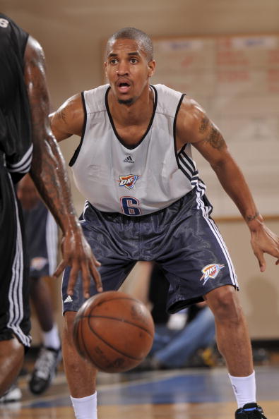 图文-2010年NBA夏季联赛7日赛事 专注防守_篮