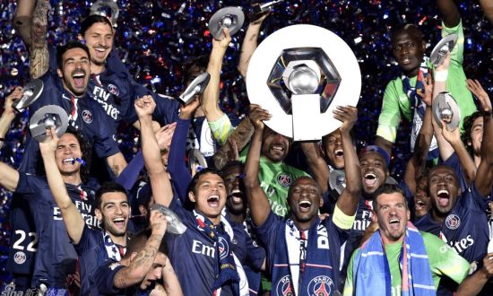 大巴黎庆祝夺得14-15联赛冠军