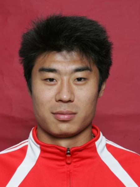 187cm 体重:87kg 身份:运动员 注册单位:山东省 教练:杜伊科维奇