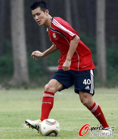图文-国足郑州集训备战伊朗 于涛训练一丝不苟