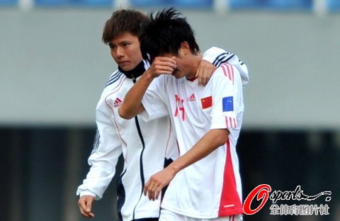 图文-[亚青赛]中国0-2朝鲜国青小伙子掩面痛哭