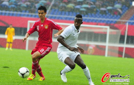 图文-青年足球邀请赛中国0-0法国 过人瞬间_国