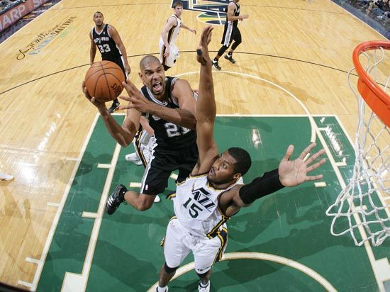 正在视频直播马刺vs爵士 石佛继续暴走?