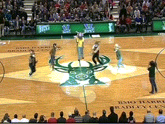 动图-雄鹿吉祥物一家亲_篮球-nba_新浪竞技风暴_新浪网