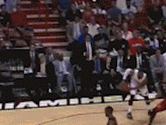 动图-斯波手舞足蹈激情督战_篮球-nba_新浪竞技风暴