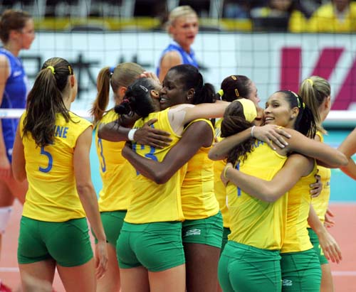 巴西女排教练发愁队员臀部渐丰 奥运时怎飞得